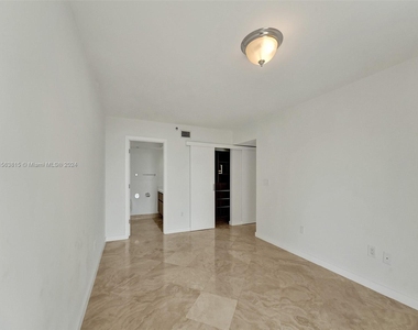 5900 Collins Ave - Photo Thumbnail 54