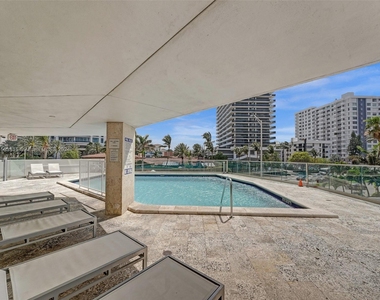 5900 Collins Ave - Photo Thumbnail 33