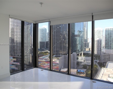 1010 Brickell Ave - Photo Thumbnail 2