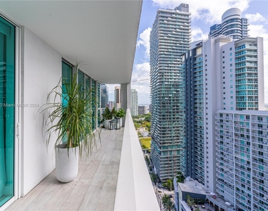 1080 Brickell Ave - Photo Thumbnail 4