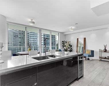 1080 Brickell Ave - Photo Thumbnail 11