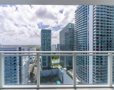 1080 Brickell Ave - Photo Thumbnail 3