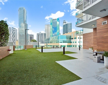 350 S Miami Ave - Photo Thumbnail 4