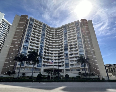 3180 S Ocean Dr - Photo Thumbnail 13