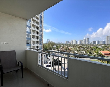 3180 S Ocean Dr - Photo Thumbnail 10