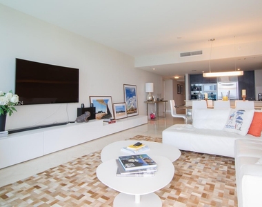 17001 Collins Ave - Photo Thumbnail 4