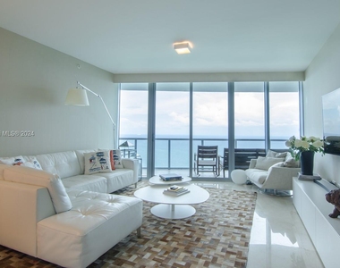 17001 Collins Ave - Photo Thumbnail 2