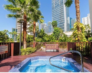 1450 Brickell Bay Dr - Photo Thumbnail 10