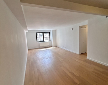 222 East 39th Street - Photo Thumbnail 11