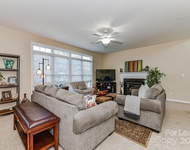 10645 Castlehill Drive - Photo Thumbnail 12