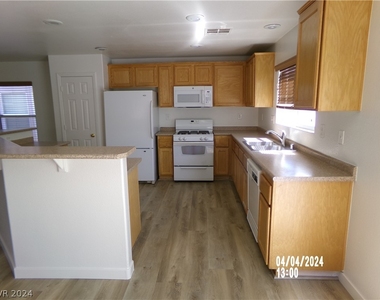 5217 Welch Valley Avenue - Photo Thumbnail 4