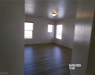 5217 Welch Valley Avenue - Photo Thumbnail 9