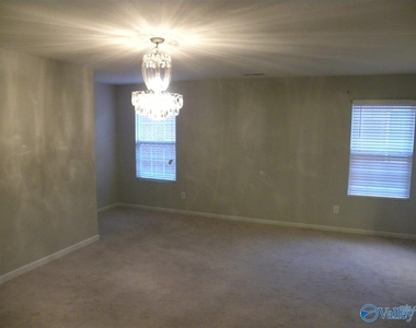 215 Ivyleaf Drive - Photo Thumbnail 10