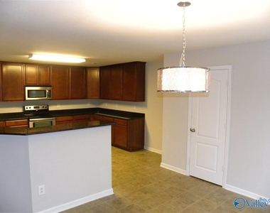 215 Ivyleaf Drive - Photo Thumbnail 9