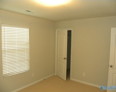 215 Ivyleaf Drive - Photo Thumbnail 18