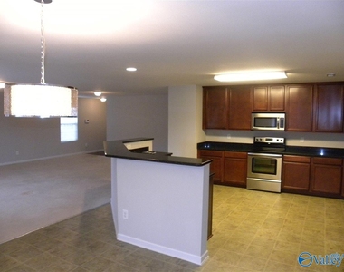 215 Ivyleaf Drive - Photo Thumbnail 4