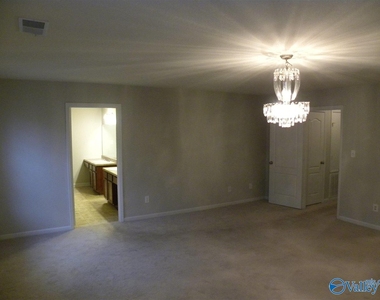 215 Ivyleaf Drive - Photo Thumbnail 11