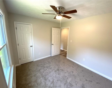 109 Indian Trail Drive - Photo Thumbnail 11