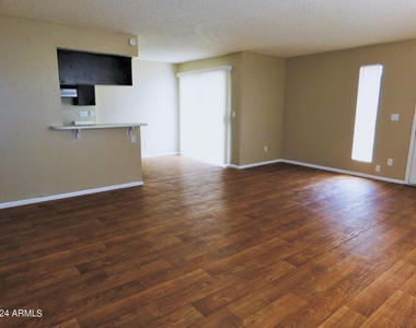 2132 W Glenrosa Avenue - Photo Thumbnail 2