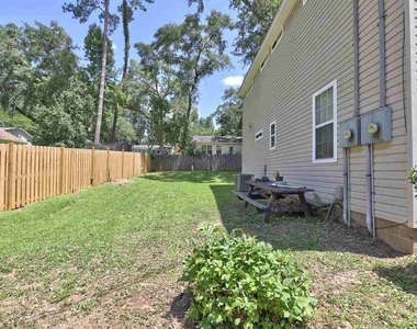 924 Ashburn Drive - Photo Thumbnail 16