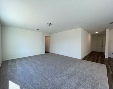 2605 Silver Leaf Lane - Photo Thumbnail 11