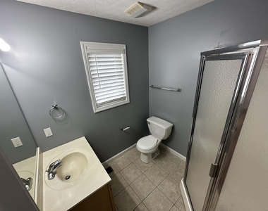 3511 S Oaklawn Circle - Photo Thumbnail 9