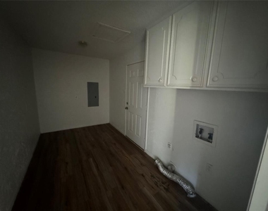 130 Seaside Drive - Photo Thumbnail 21