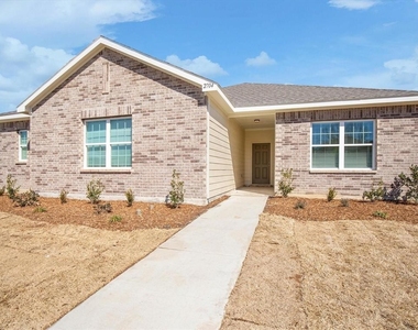 2704 Cinnamon Springs Drive - Photo Thumbnail 3