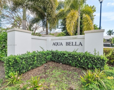 4521 E Aqua Bella Ln - Photo Thumbnail 1