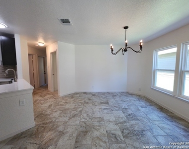 7710 Clay Ridge Dr - Photo Thumbnail 5