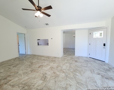 7710 Clay Ridge Dr - Photo Thumbnail 4