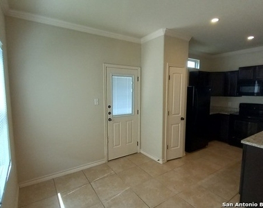 6631 Mia Way - Photo Thumbnail 9