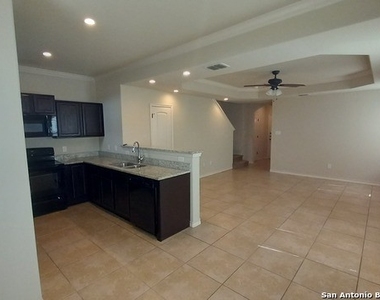 6631 Mia Way - Photo Thumbnail 10