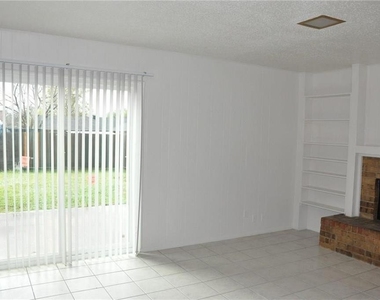 2613 Sam Houston Drive - Photo Thumbnail 3