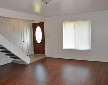 2613 Sam Houston Drive - Photo Thumbnail 2