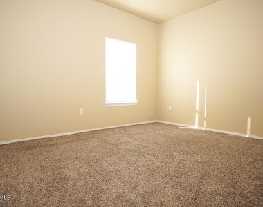 8685 N Loop Drive - Photo Thumbnail 12