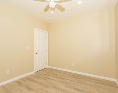 11442 Baird Avenue 1/2 - Photo Thumbnail 9