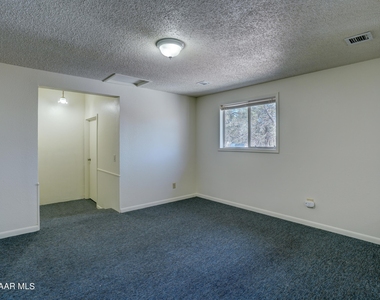 812 Coronado Avenue - Photo Thumbnail 2