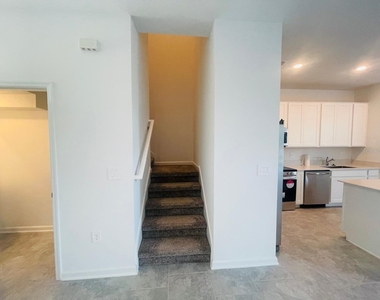 2877 Pierr Street - Photo Thumbnail 4