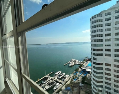 801 Brickell Bay Dr - Photo Thumbnail 5