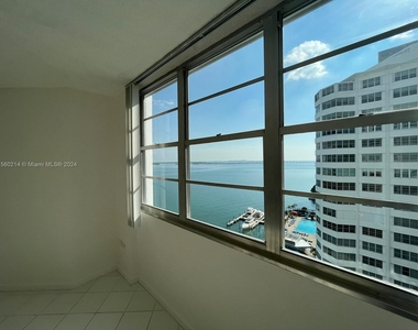 801 Brickell Bay Dr - Photo Thumbnail 7