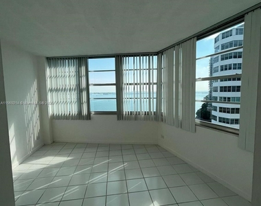 801 Brickell Bay Dr - Photo Thumbnail 1