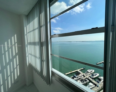 801 Brickell Bay Dr - Photo Thumbnail 9