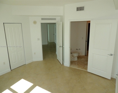 7900 Harbor Island Dr - Photo Thumbnail 12