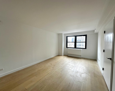 222 East 39th Street - Photo Thumbnail 0