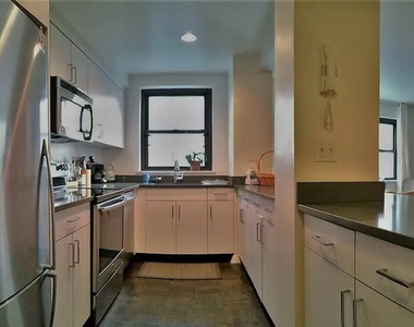 219 East 69th Street - Photo Thumbnail 2