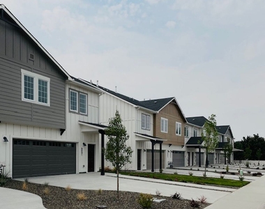 Townhomes At Union Square W. Campville Street - Photo Thumbnail 8