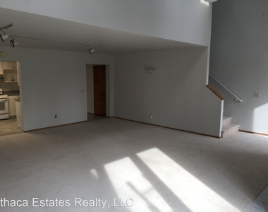 Springwood Townhomes, Llc 123 E. King Rd. - Photo Thumbnail 7