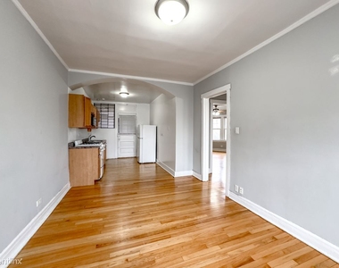 4404 N. Rockwell, Unit 7 - Photo Thumbnail 8