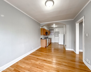 4404 N. Rockwell, Unit 7 - Photo Thumbnail 6